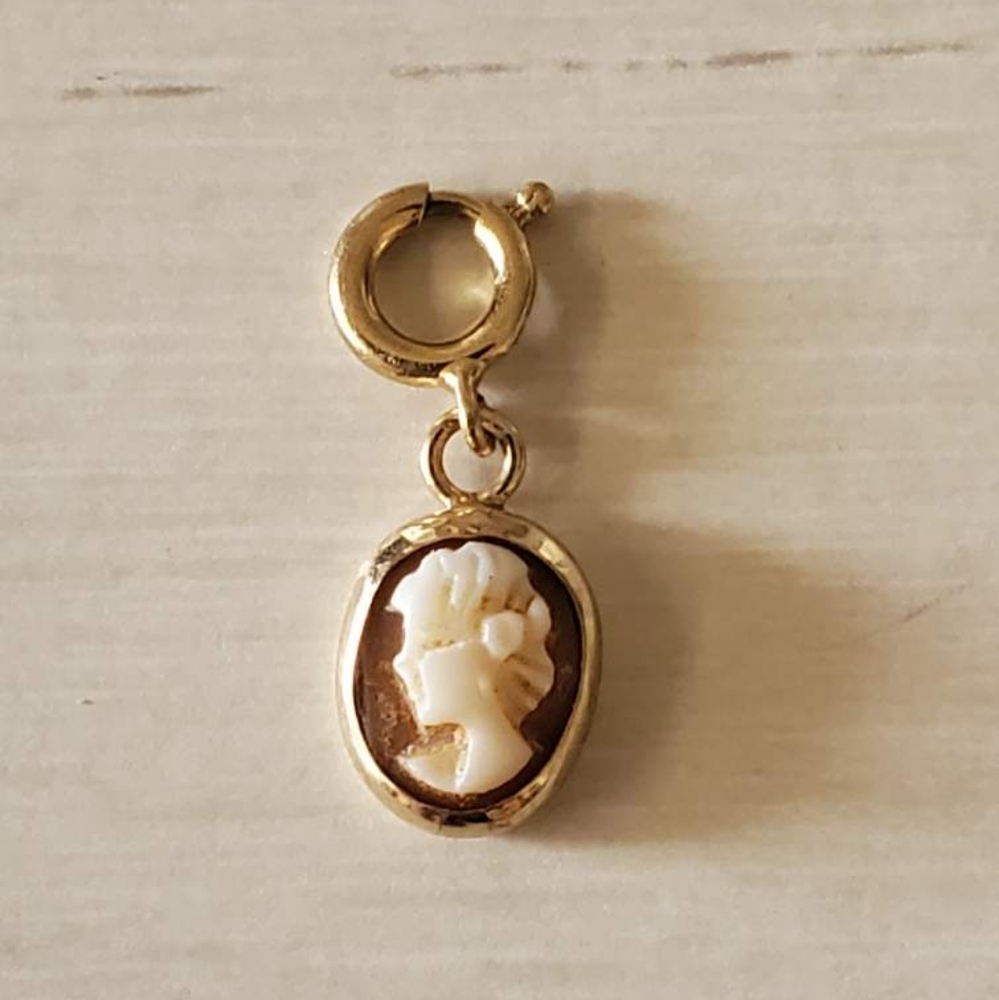 14K Gold Cameo Charm - Picture 8 of 9